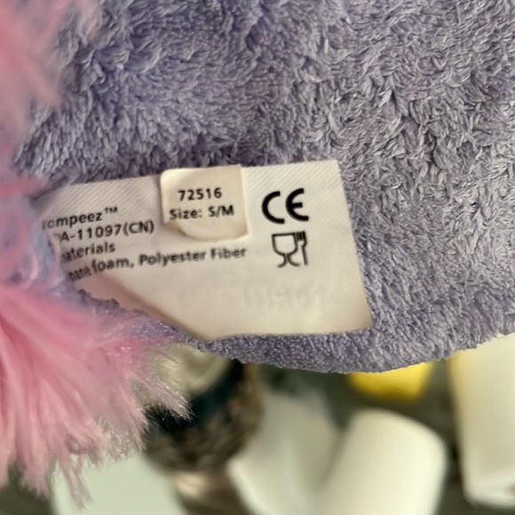 UNICORN SLIPPERS TODDLER SIZE S/M WORN A COUPLE TIMES GREAT CONDITION! - Picture 5 of 5